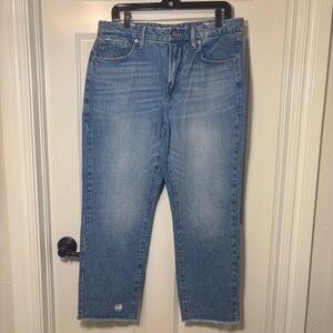 Good American Women’s Straight Leg Jeans in Light Blue Wash